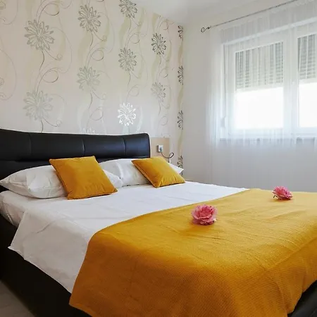 Adria Apartman *